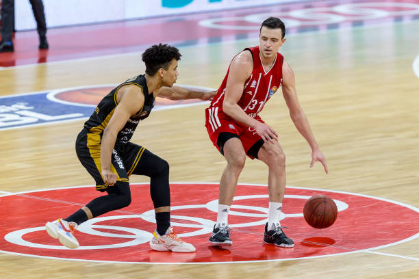 情况下头球 情况下头球